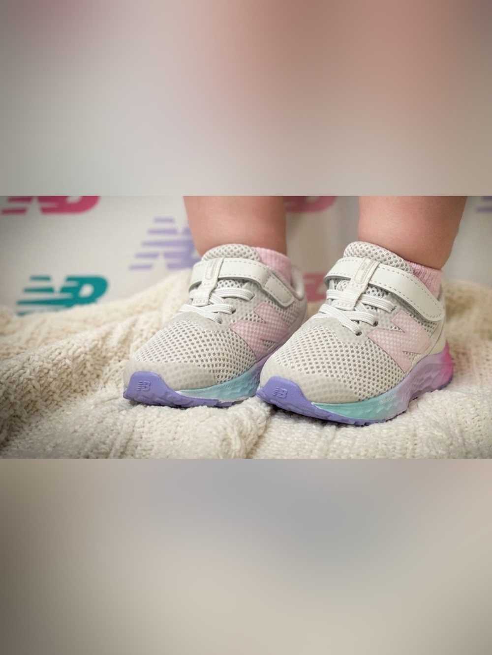 New authentic New Balance baby girl infant designer sneakers sz 4 display